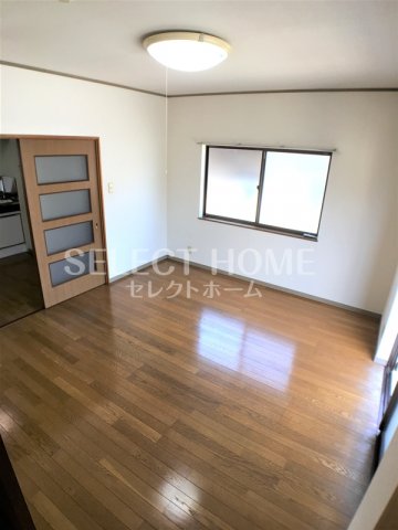 その他部屋・スペース　開放的な寝室です 同型タイプ