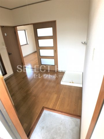 玄関　明るい玄関です 同型タイプ