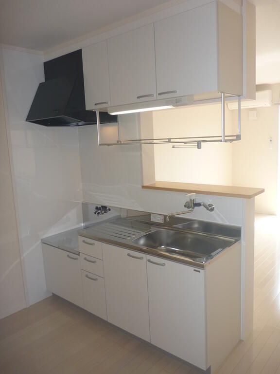 キッチン　上下棚付きキッチン