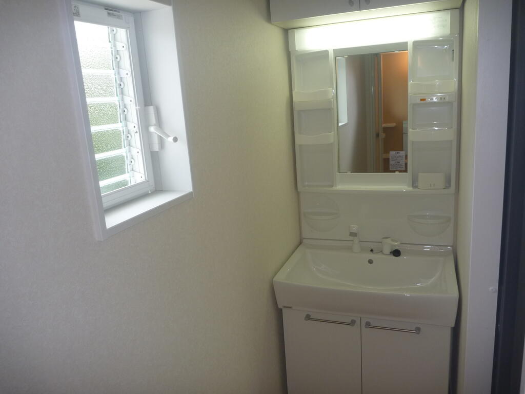 洗面設備　シャワー付き独立洗面台