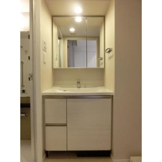 洗面設備　※写真は同タイプ住戸です。