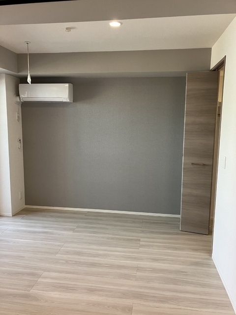 居室・リビング　３０３号室　洋室