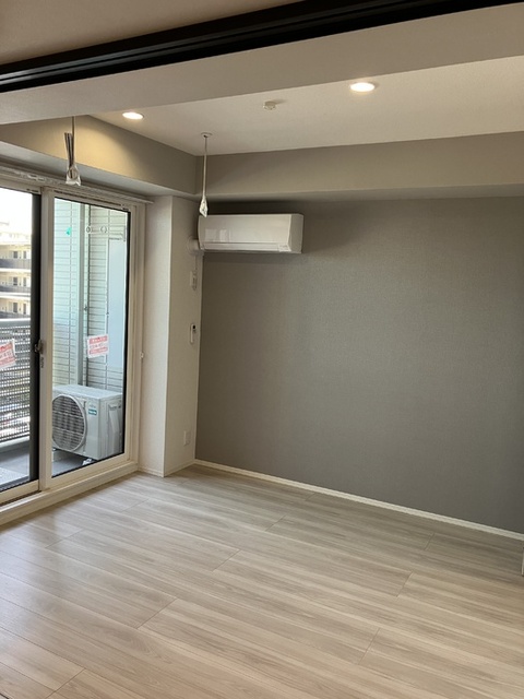 居室・リビング　３０３号室　洋室