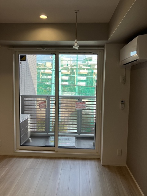 居室・リビング　３０３号室　洋室