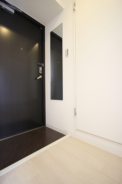 玄関　同物件別号室のものです。