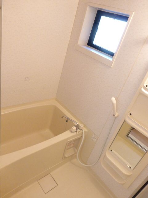 バス・シャワールーム　★窓付きバスルーム★