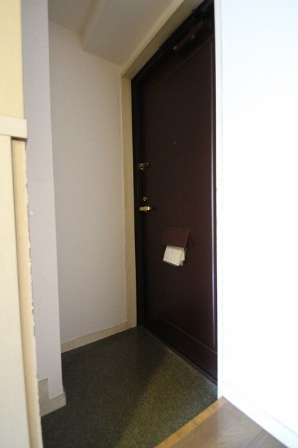 玄関　同物件別号室のものです。