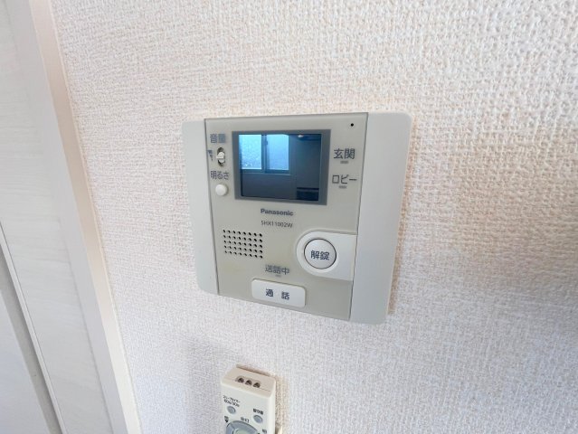 セキュリティ　TVモニターホンで来客が誰か確認してから開けて下さいね