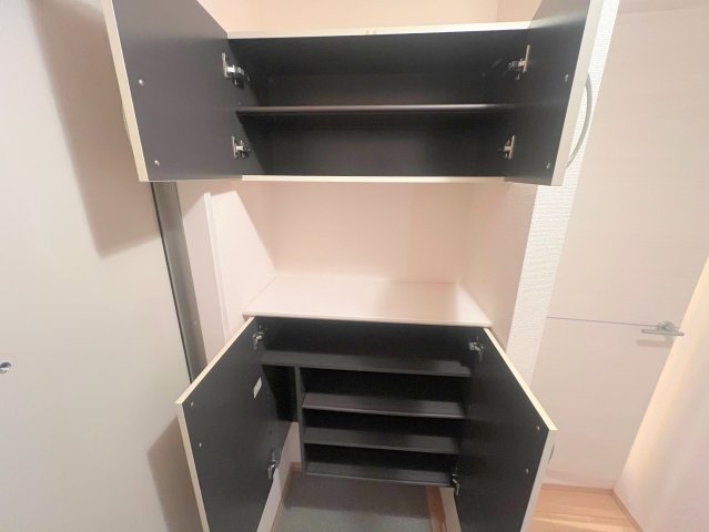 収納　大きいシューズボックスは靴がいっぱい入れれますね。