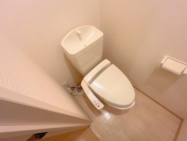 トイレ　綺麗なトイレにはウォシュレット標準装備です。