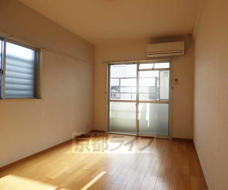 居室・リビング　広々とした室内です。