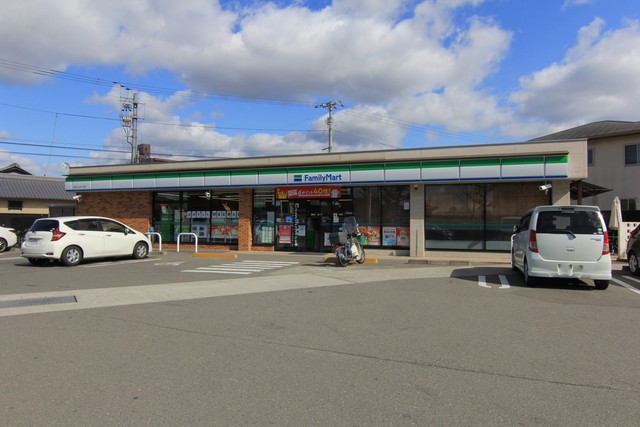 コンビニ　ファミリーマート　松山インター北店（コンビニ）まで600m