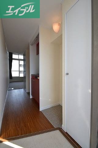 玄関　玄関からキッチン