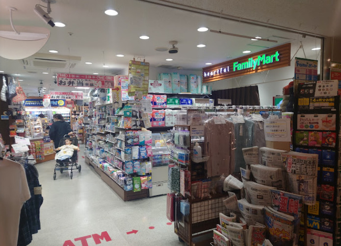 コンビニ　ファミリーマート 大阪赤十字病院店（コンビニ）まで1586m