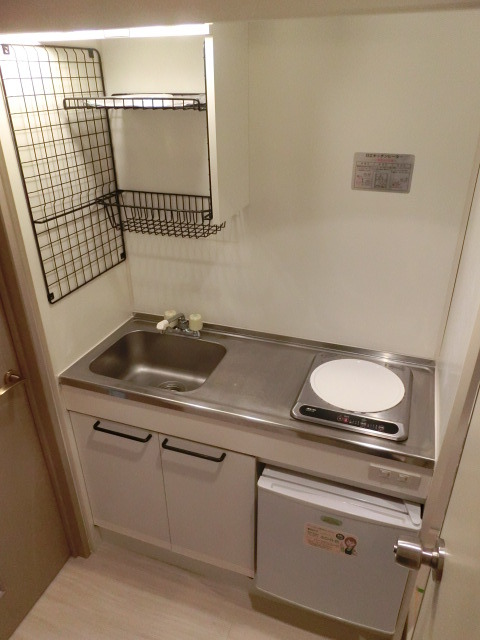 キッチン　ミニ冷蔵庫付キッチンはＩＨでお手入れ楽々。