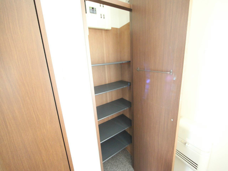 玄関　玄関　シューズボックス付（収納充実してます）