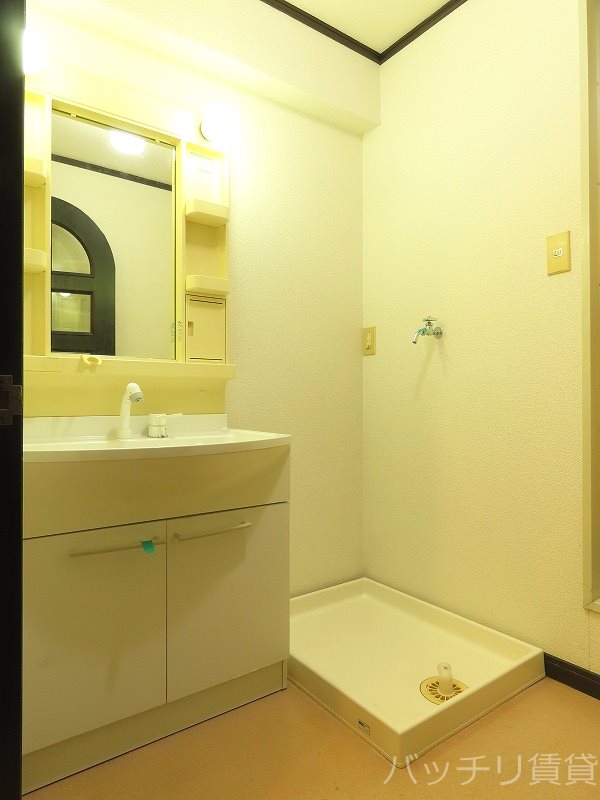 洗面設備　類似写真使用のため、現状を優先致します。