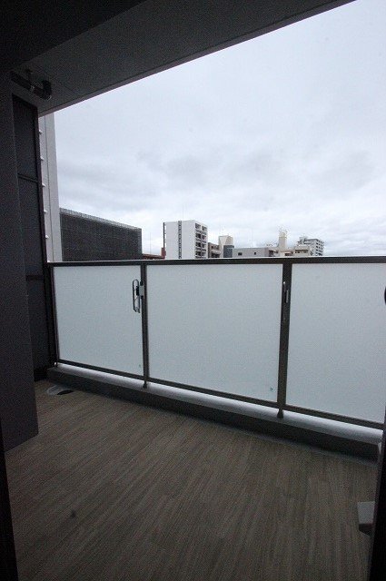 バルコニー　同物件別号室