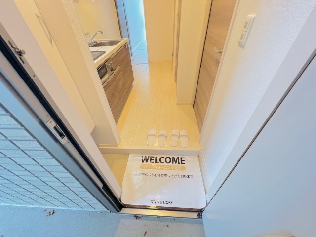 玄関　同一建物内１０３号室内装写真転載