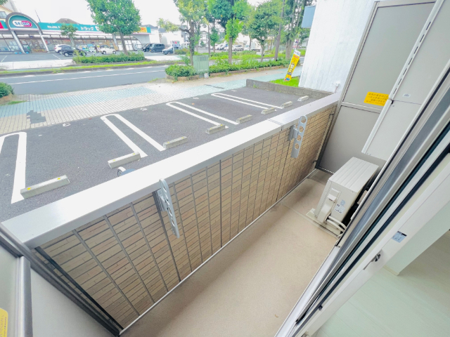 バルコニー　同一建物内１０３号室内装写真転載