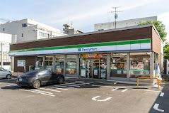 コンビニ　ファミリーマート札幌本郷通2丁目店（コンビニ）まで203m