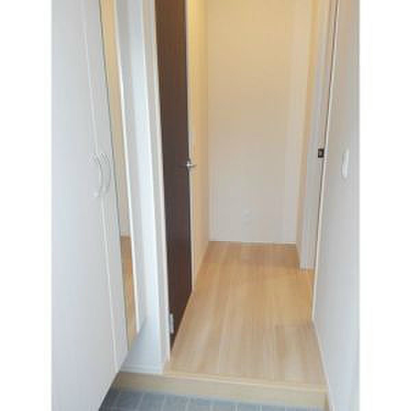 玄関　明るい内装