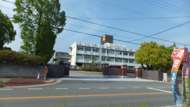 高校・高専　兵庫県立社高等学校（高校・高専）まで3056m