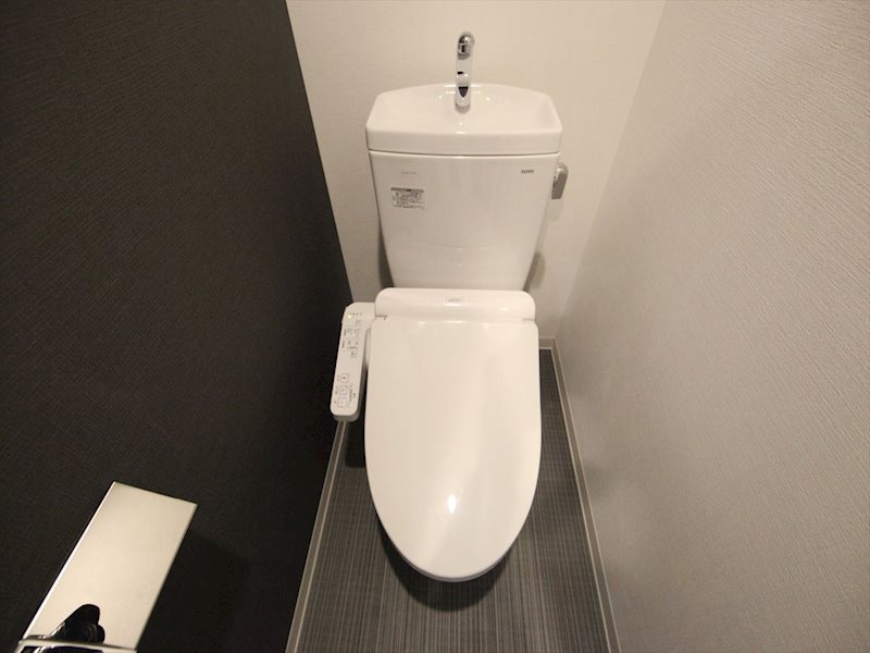 トイレ　温水洗浄暖房便座付トイレ