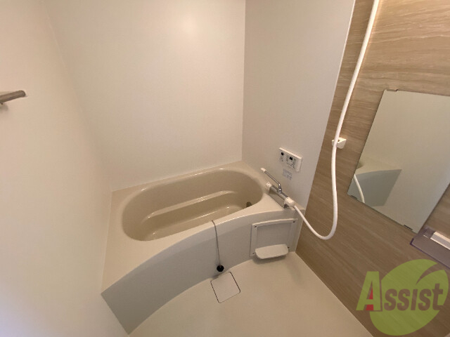 バス・シャワールーム　綺麗な浴室です。１日の疲れを癒すのに最適ですね。