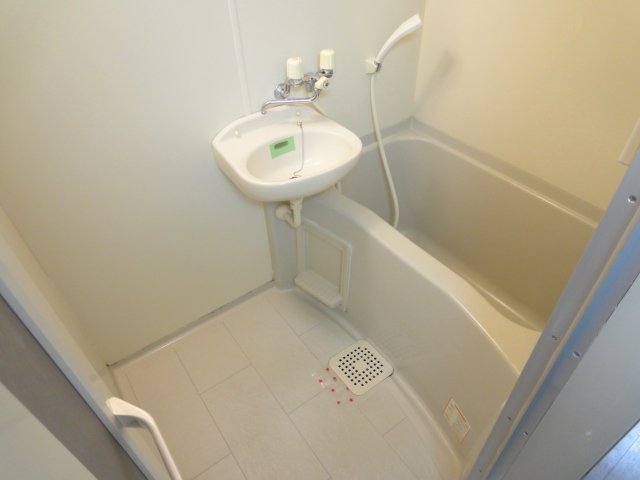 バス・シャワールーム　同物件別号室