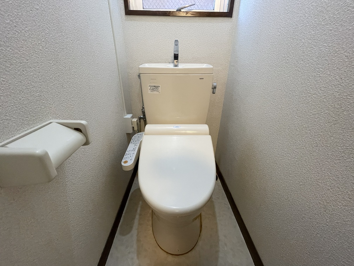 トイレ　温水洗浄便座