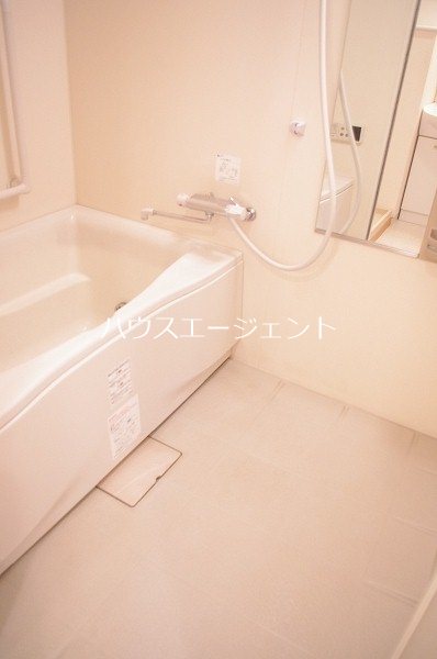 バス・シャワールーム　バストイレ別です。※参考画像