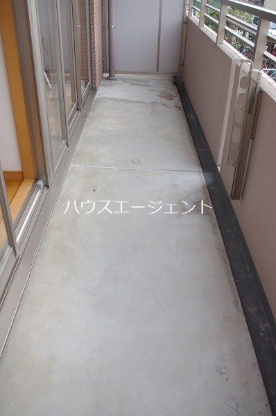 バルコニー　洗濯物も干せます。※参考画像