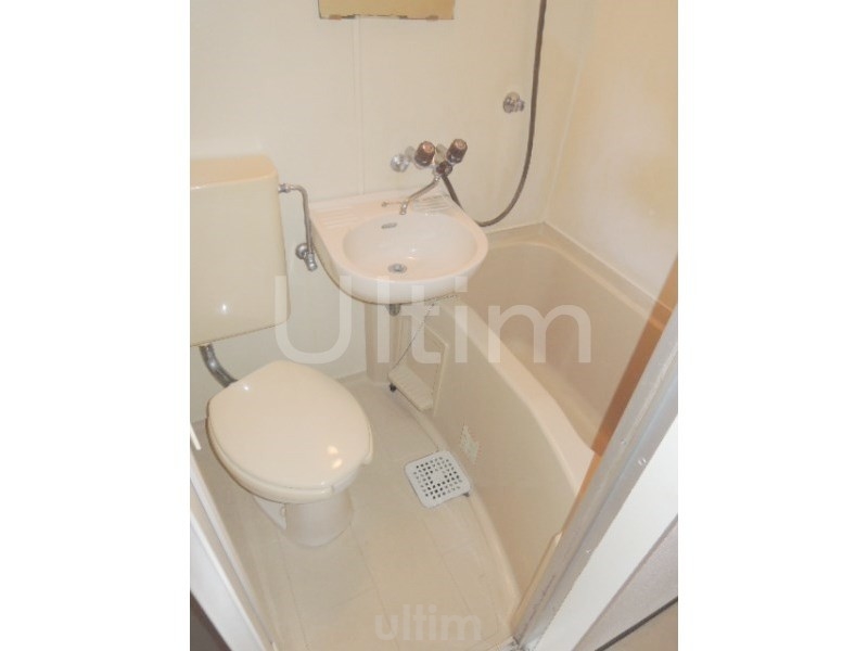 バス・シャワールーム　別の部屋の写真