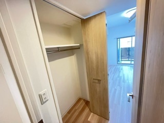 収納　ハンガーパイプ付いています