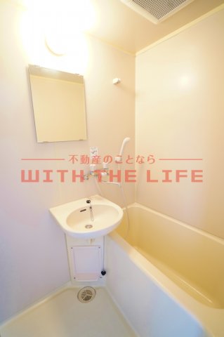 バス・シャワールーム　コンパクトで使いやすいお風呂です