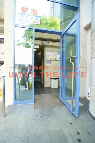 エントランス　落ち着いたエントランスです