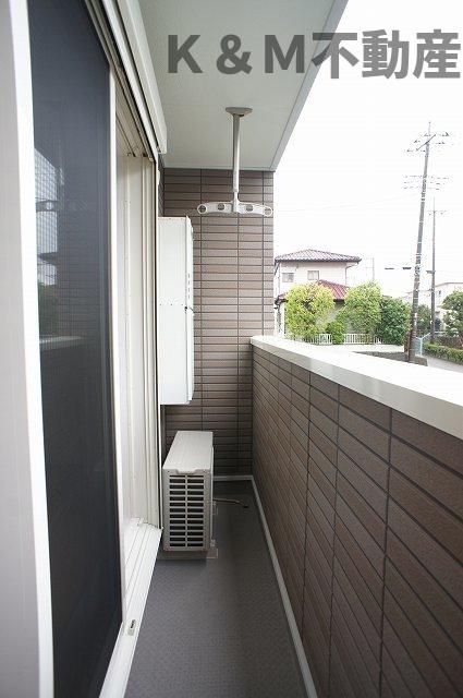 バルコニー　暖かな日差しのふりそそぐバルコニー