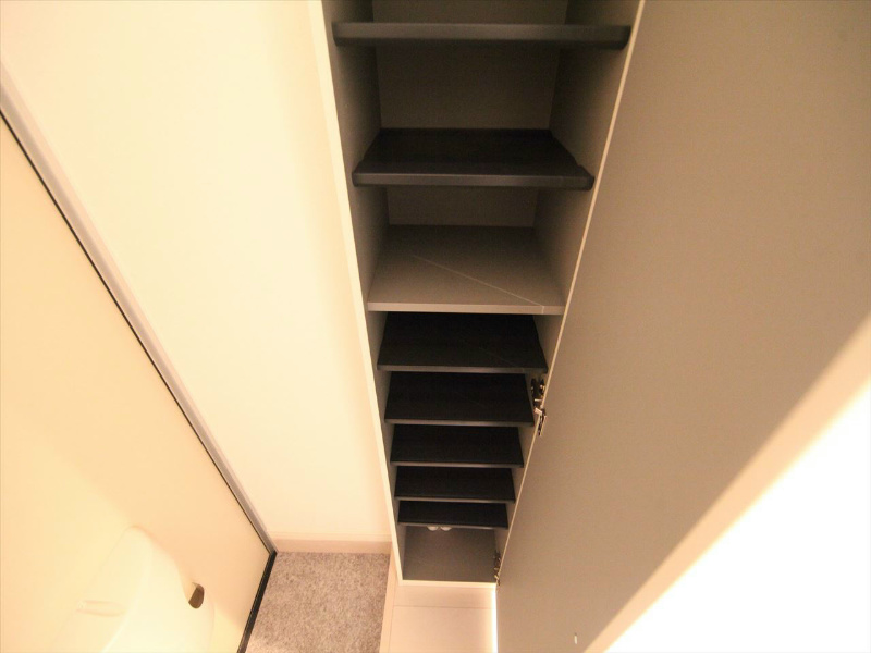 玄関　玄関　シューズボックス付（収納充実してます）