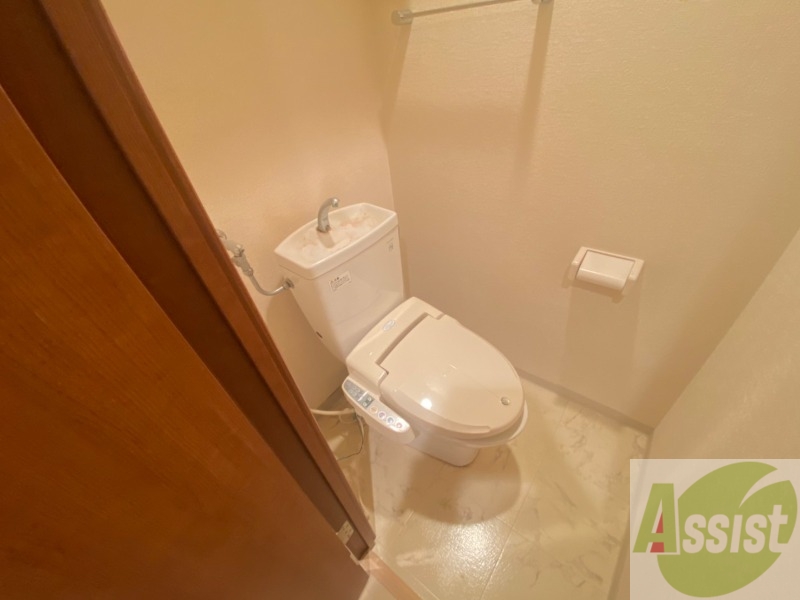トイレ　トイレです。ウォシュレット付を探している方、おすすめです。