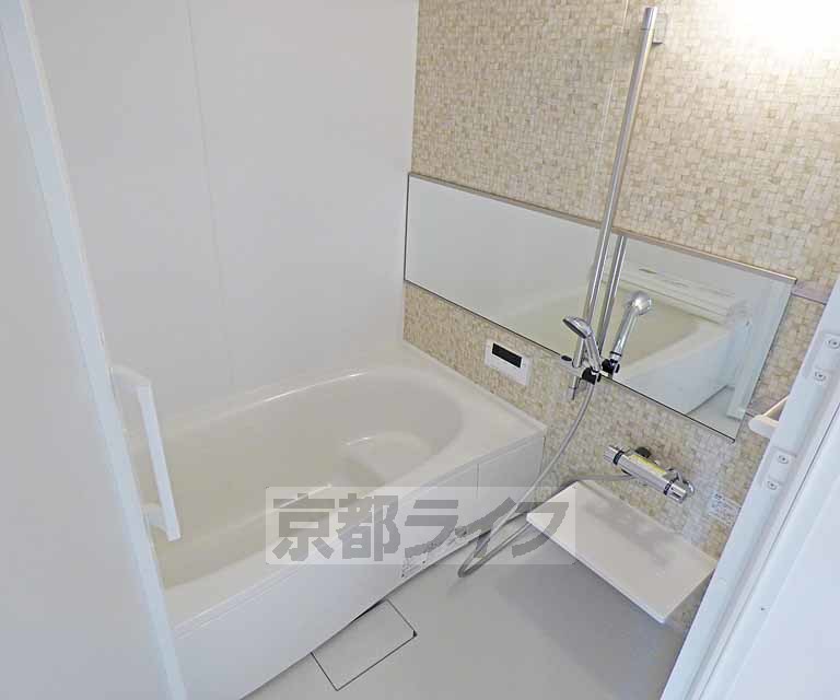 バス・シャワールーム　バスルームです。