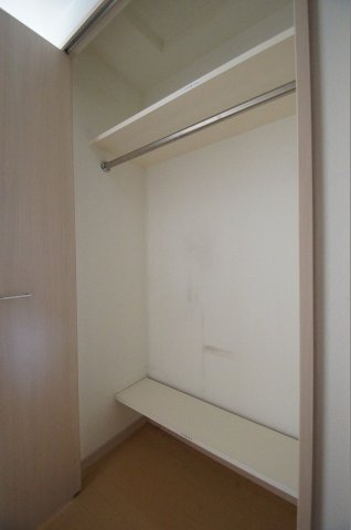 収納　ハンガーパイプ付きのクローゼット