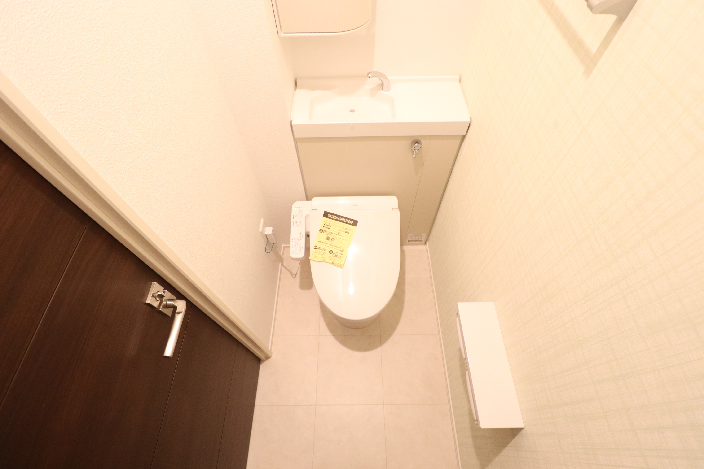 トイレ　トイレの中にも手洗い場が♪