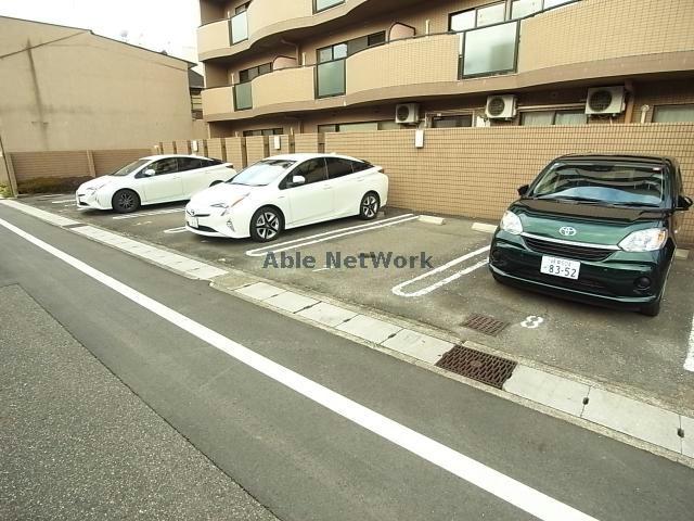 駐車場　駐車場