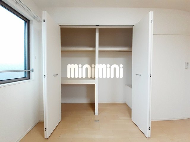 収納　クローゼットでお荷物もすっきり収納。（参考写真）