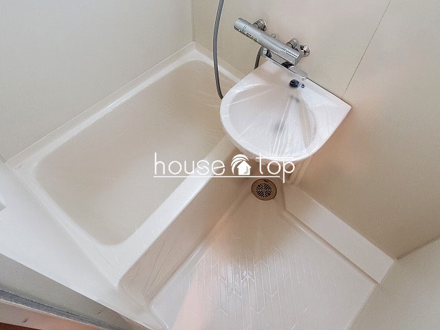 バス・シャワールーム　洗面台付きの浴室