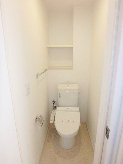 トイレ　【南向きの明るいお部屋♪】