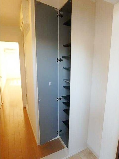 玄関　【南向きの明るいお部屋♪】