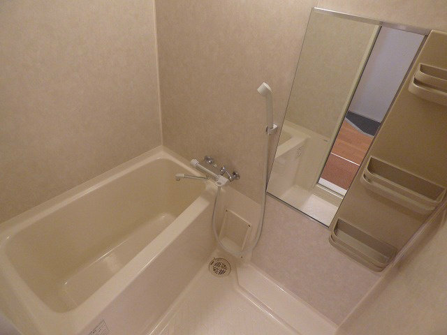 バス・シャワールーム　鏡付バスルーム