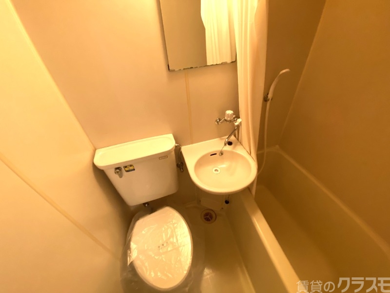 バス・シャワールーム　家賃に免じて我慢です。